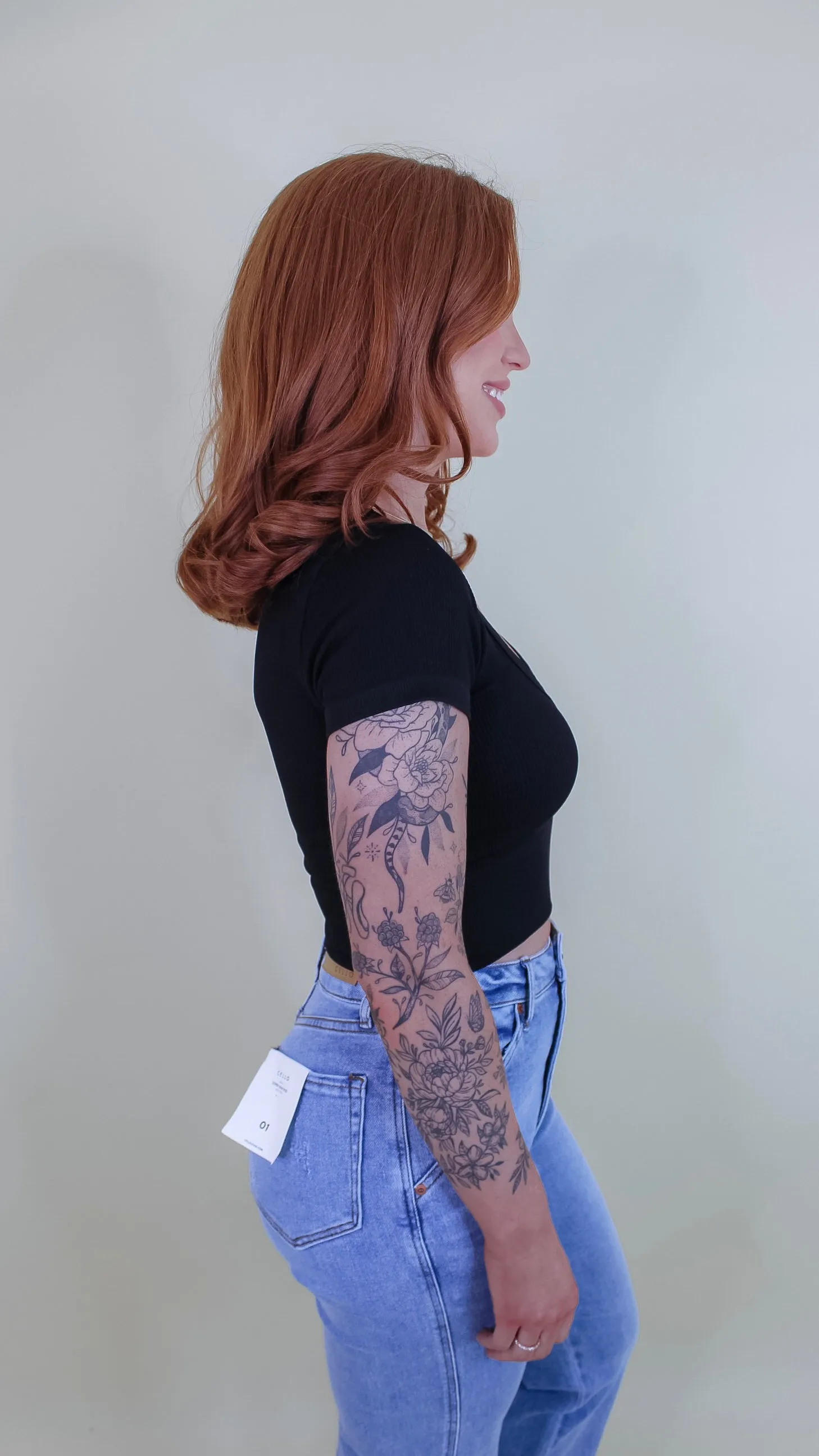 Ivan V-neck Crop Tee - Black