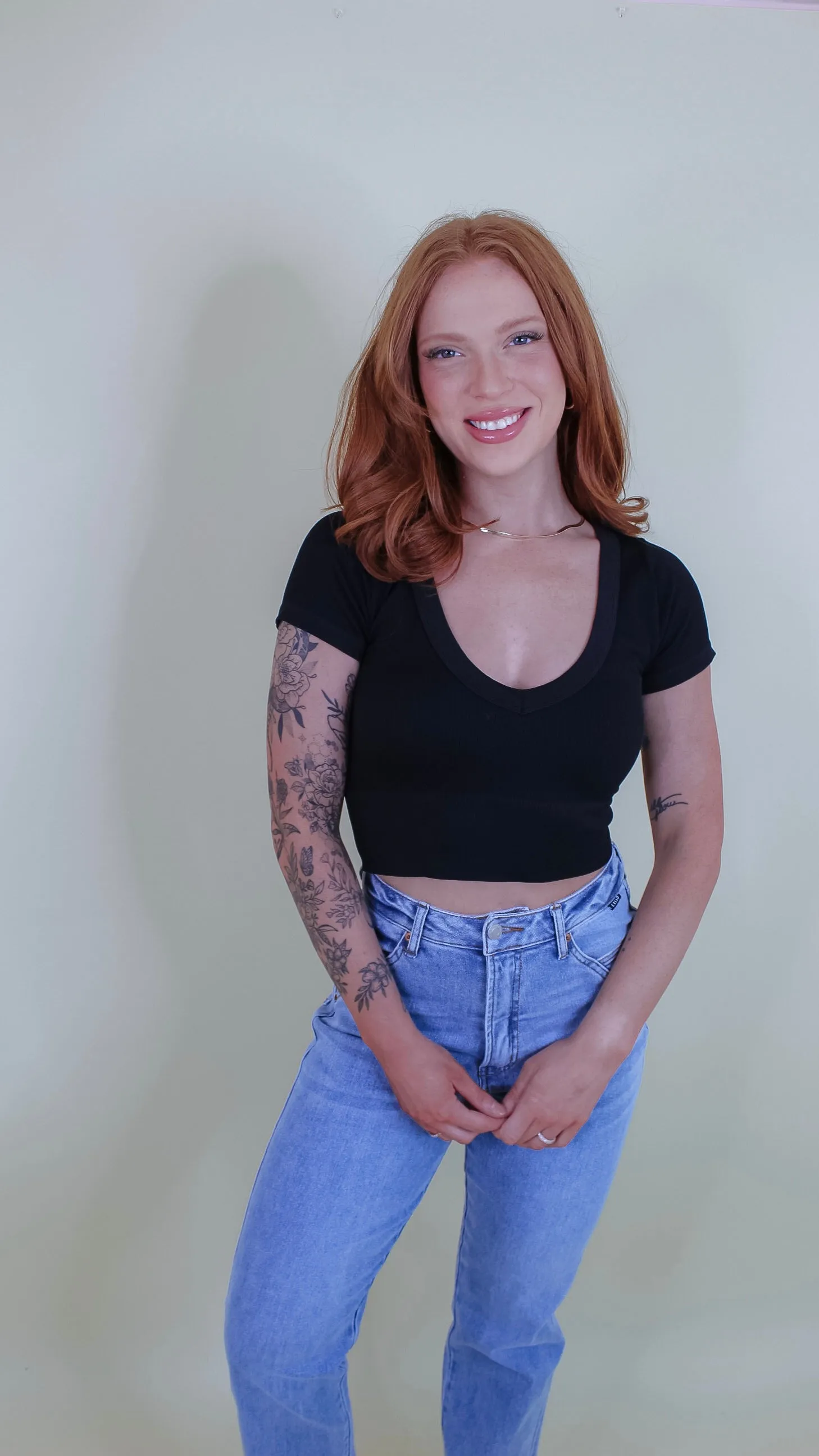 Ivan V-neck Crop Tee - Black