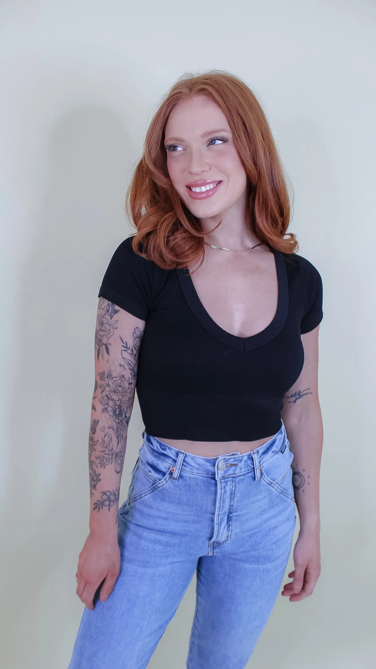 Ivan V-neck Crop Tee - Black