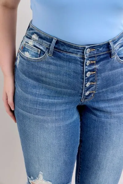 JUDY BLUE FULL SIZE BUTTON DISTRESSED JEANS WITH POCKETS