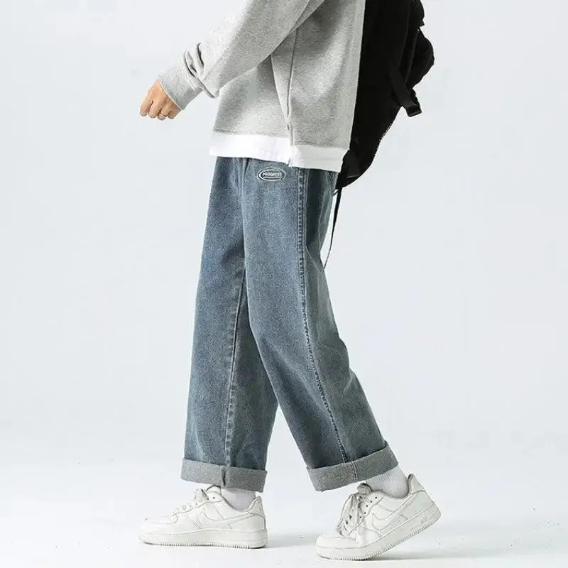 Light-Wash Baggy Jeans for the Soft Boy Aesthetic