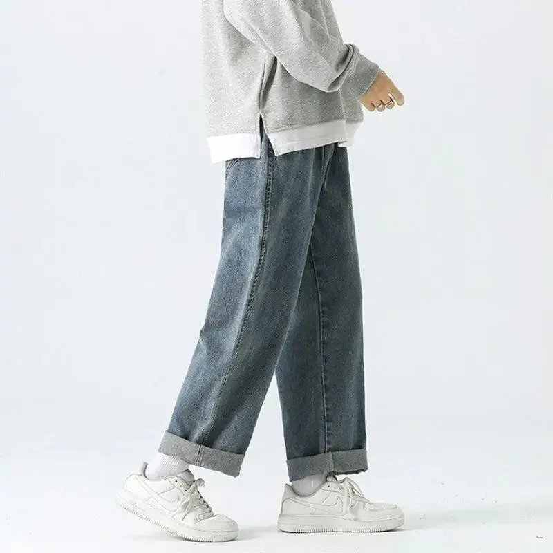Light-Wash Baggy Jeans for the Soft Boy Aesthetic