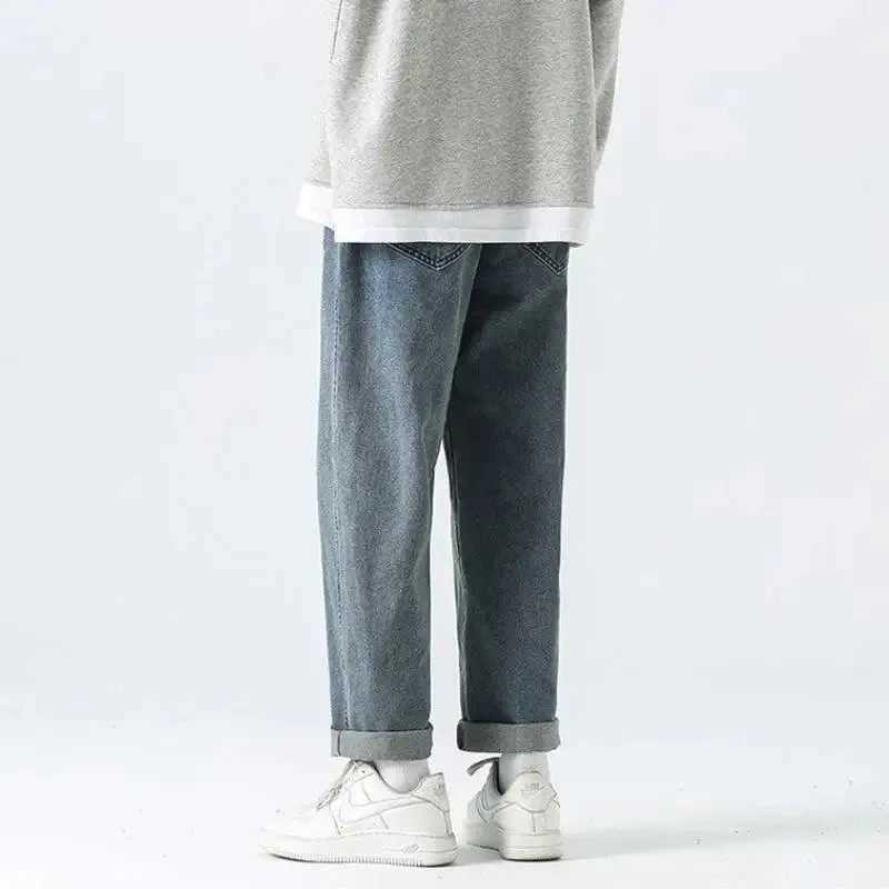 Light-Wash Baggy Jeans for the Soft Boy Aesthetic