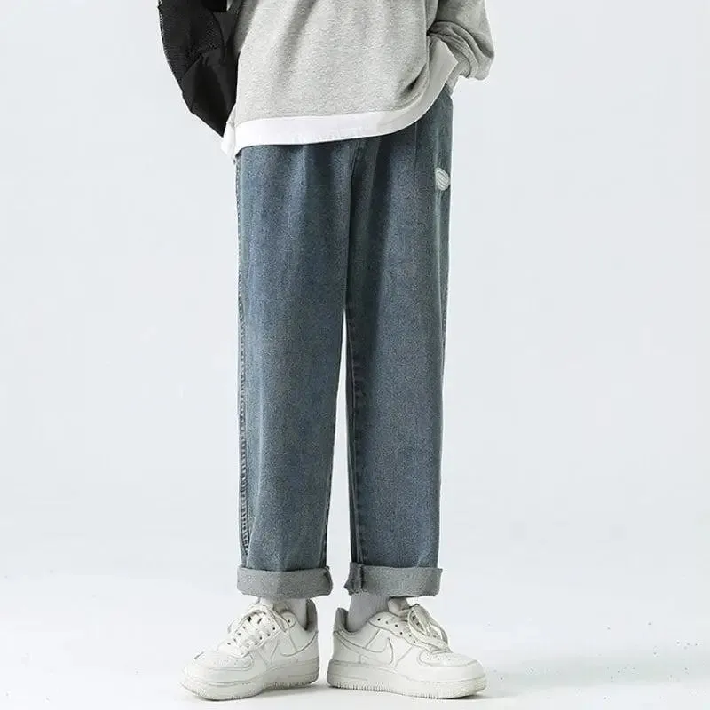 Light-Wash Baggy Jeans for the Soft Boy Aesthetic