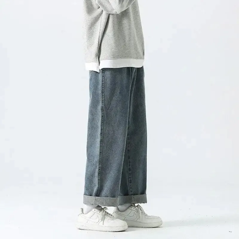 Light-Wash Baggy Jeans for the Soft Boy Aesthetic