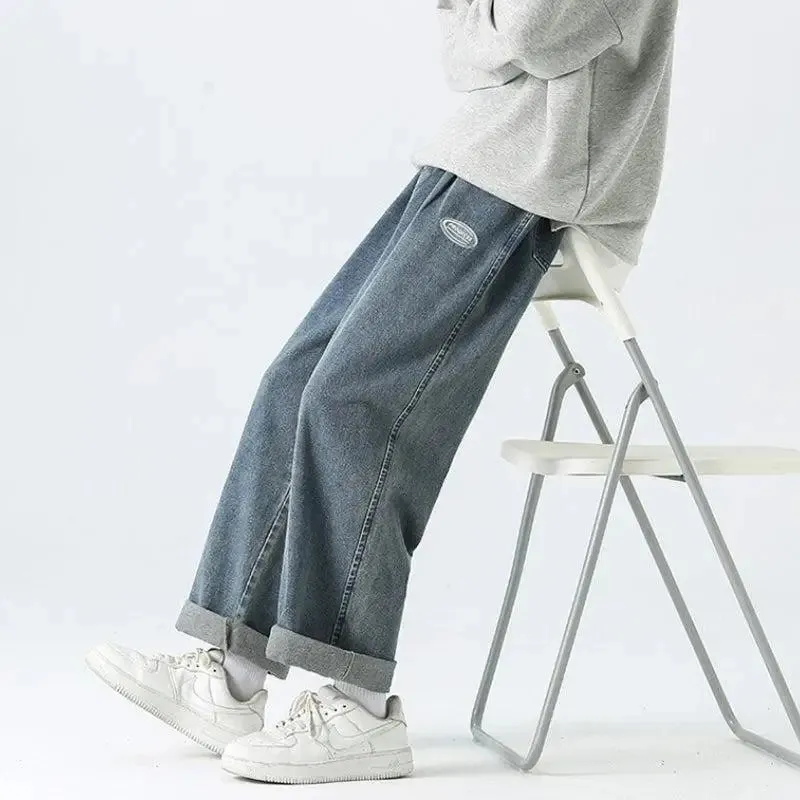 Light-Wash Baggy Jeans for the Soft Boy Aesthetic