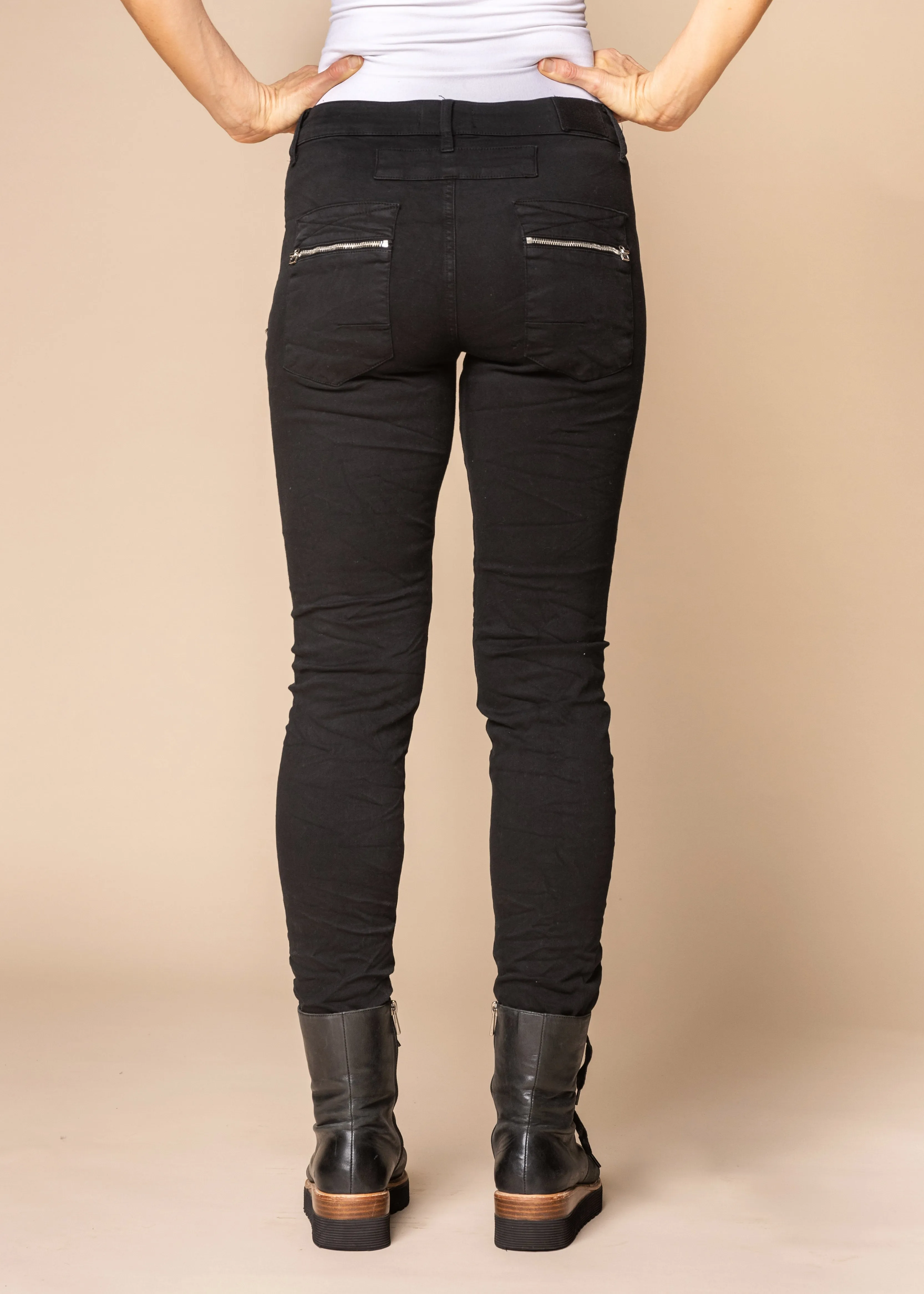 Nessie Pants in Onyx