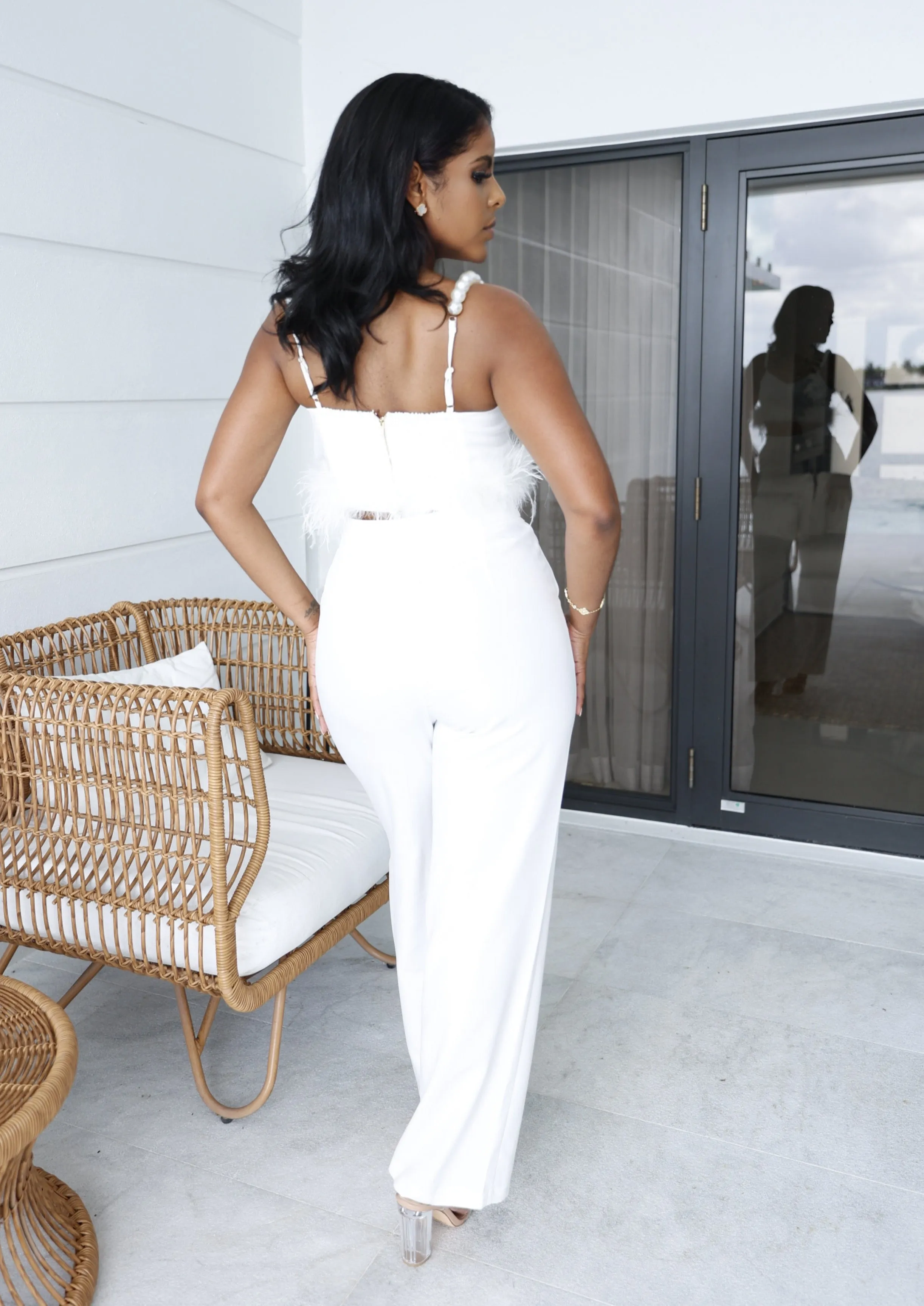 PALOMA WHITE PEARL-STRAP CROP TOP & HIGH-WAIST WIDE-LEG PANTS SET – ELEGANT 2-PIECE OUTFIT