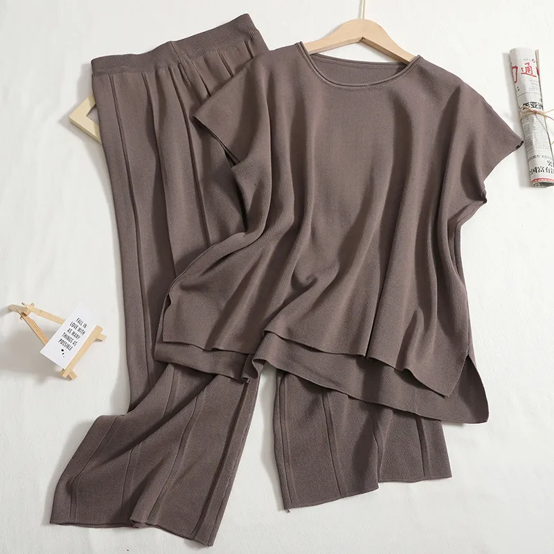 Sleeveless Vest Knit with Wide Leg Cropped Pants Set