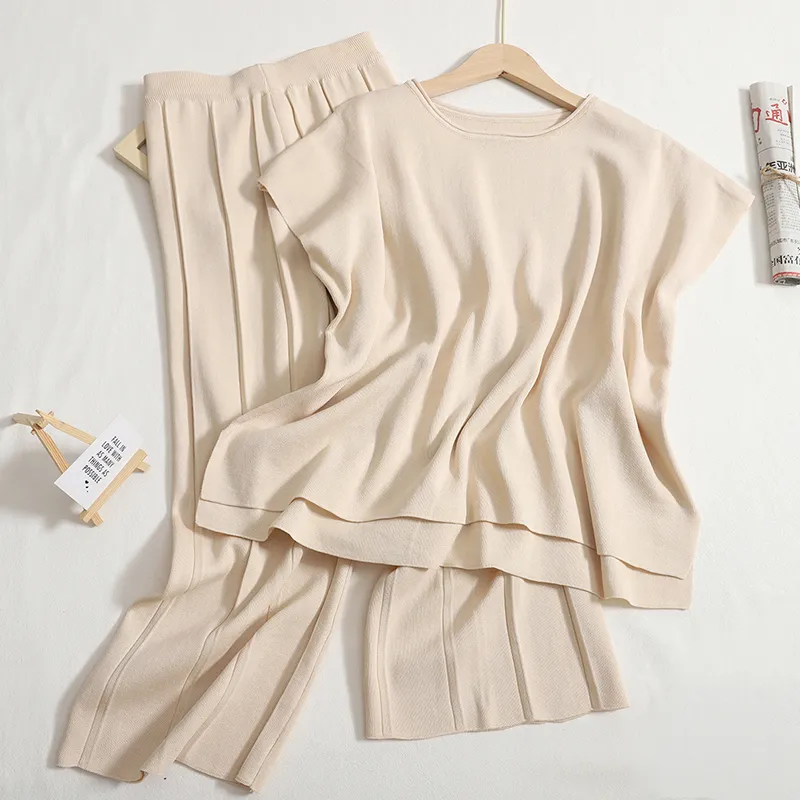 Sleeveless Vest Knit with Wide Leg Cropped Pants Set