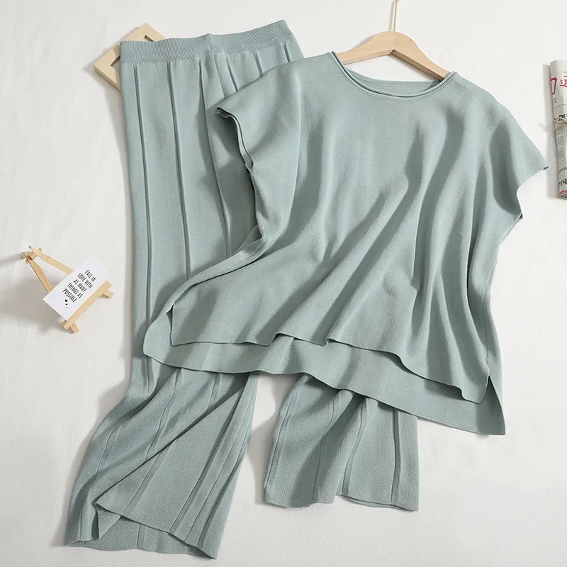 Sleeveless Vest Knit with Wide Leg Cropped Pants Set